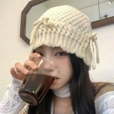 隔楼女孩：我们之间的层距